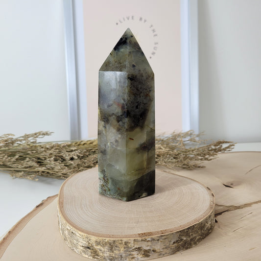 Grüner Mondstein Turm 15,1 x 5,9 cm