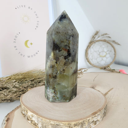 Grüner Mondstein Turm 15,1 x 5,9 cm