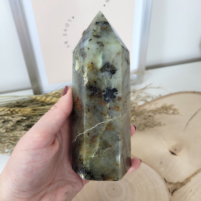 Grüner Mondstein Turm 15,1 x 5,9 cm