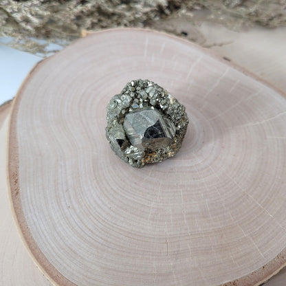 Pyrit Kristallstufe 3,5 x 3,4 cm