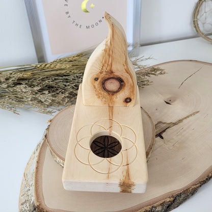 Zirbenholz Seelenlicht "Seelenweg" Teelichthalter mit Samen des Lebens Gravur, der Samen aus Nussholz