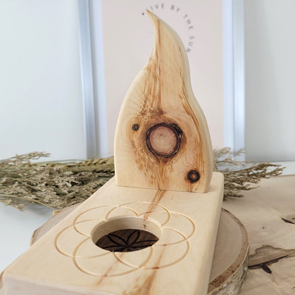 Zirbenholz Seelenlicht "Seelenweg" Teelichthalter mit Samen des Lebens Gravur, der Samen aus Nussholz