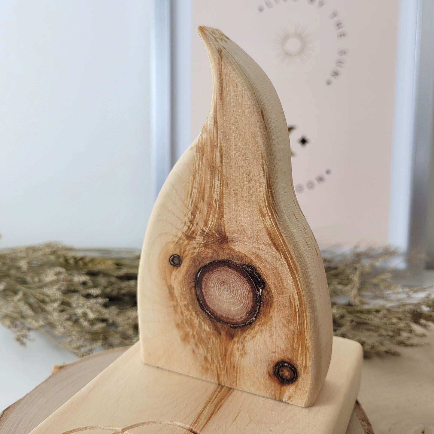 Zirbenholz Seelenlicht "Seelenweg" Teelichthalter mit Samen des Lebens Gravur, der Samen aus Nussholz