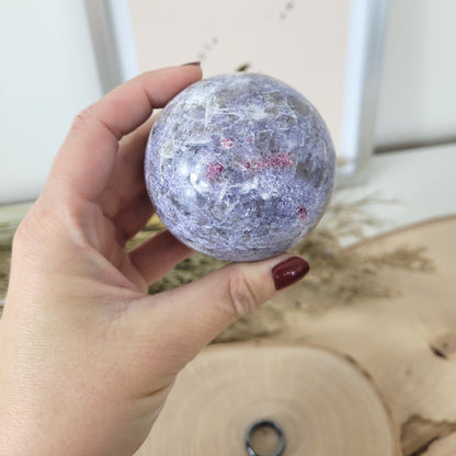 Pinker Turmalin in Lepidolith und Feldspat Unicorn Stone Kugel 6,4cm Durchmesser