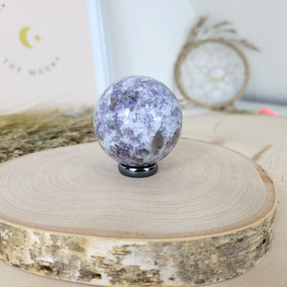 Pinker Turmalin in Lepidolith und Feldspat Unicorn Stone Kugel 4,5cm Durchmesser