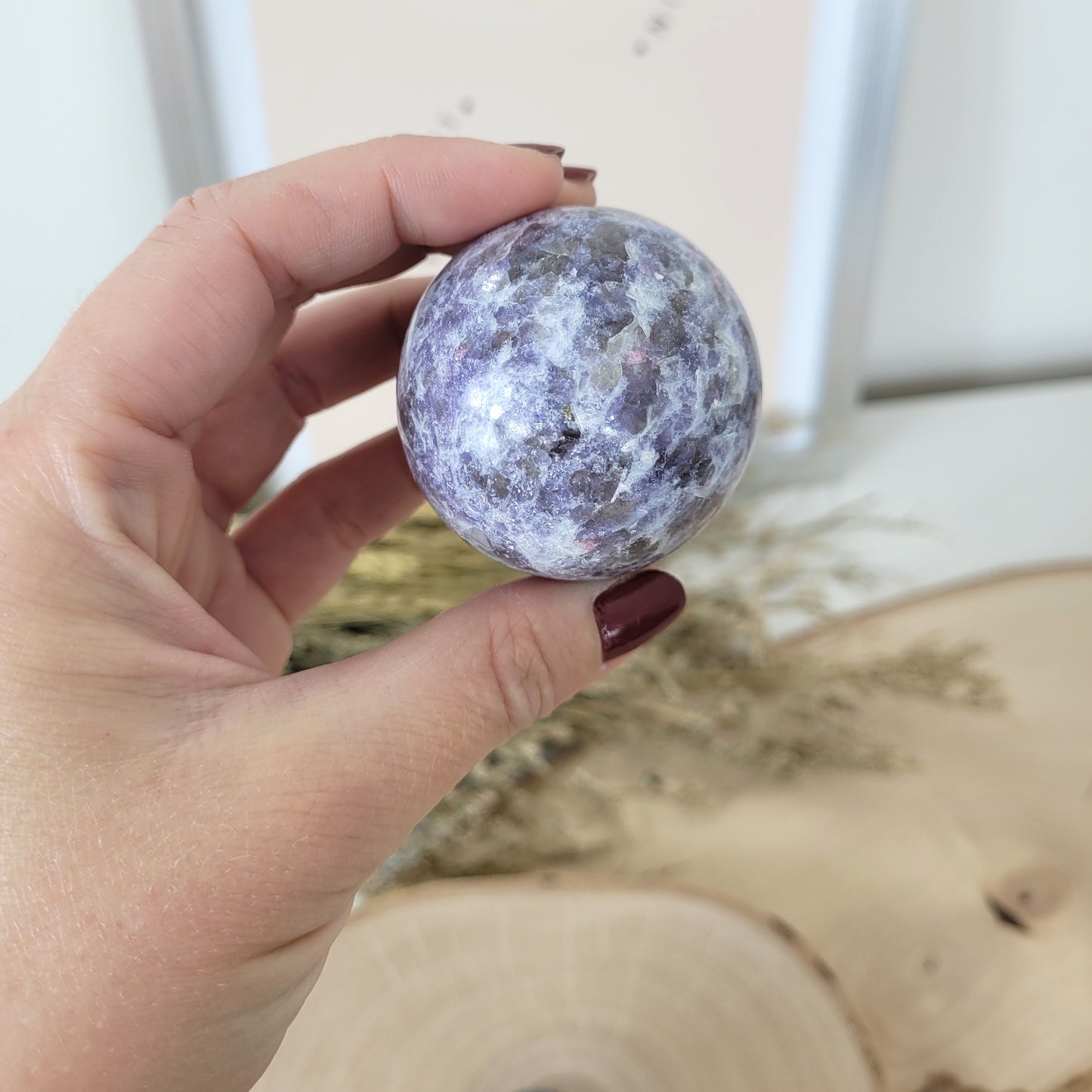 Pinker Turmalin in Lepidolith und Feldspat Unicorn Stone Kugel 4,5cm Durchmesser