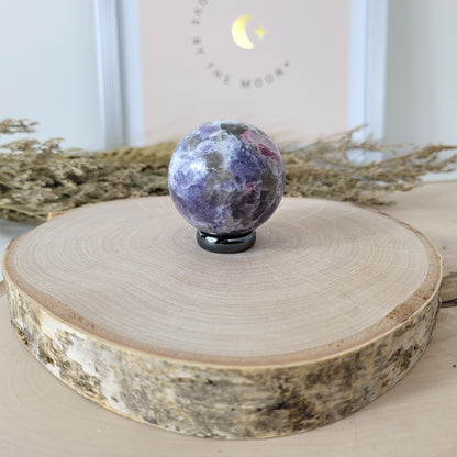 Pinker Turmalin in Lepidolith und Feldspat Unicorn Stone Kugel 4cm Durchmesser