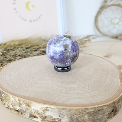 Pinker Turmalin in Lepidolith und Feldspat Unicorn Stone Kugel 4cm Durchmesser