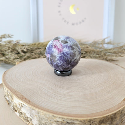 Pinker Turmalin in Lepidolith und Feldspat Unicorn Stone Kugel 4cm Durchmesser