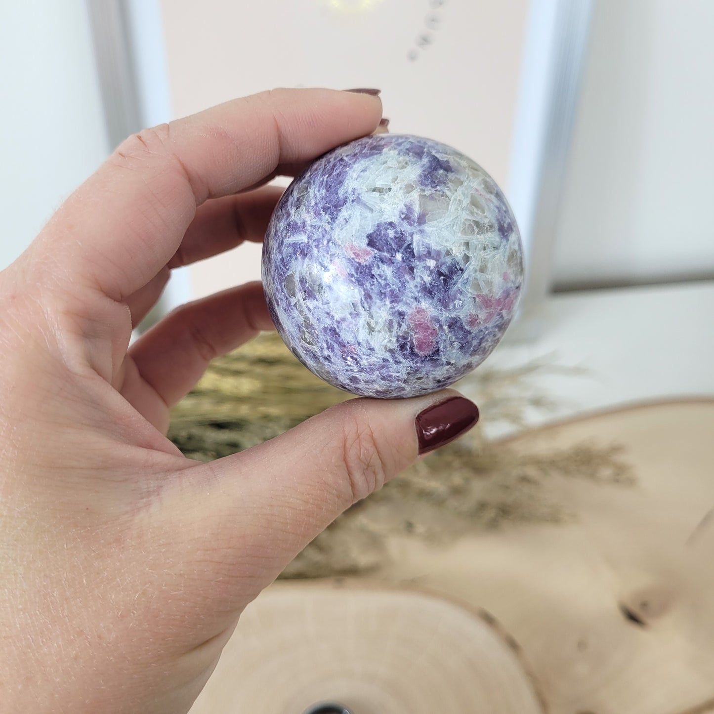 Pinker Turmalin in Lepidolith und Feldspat Unicorn Stone Kugel 4,9cm Durchmesser