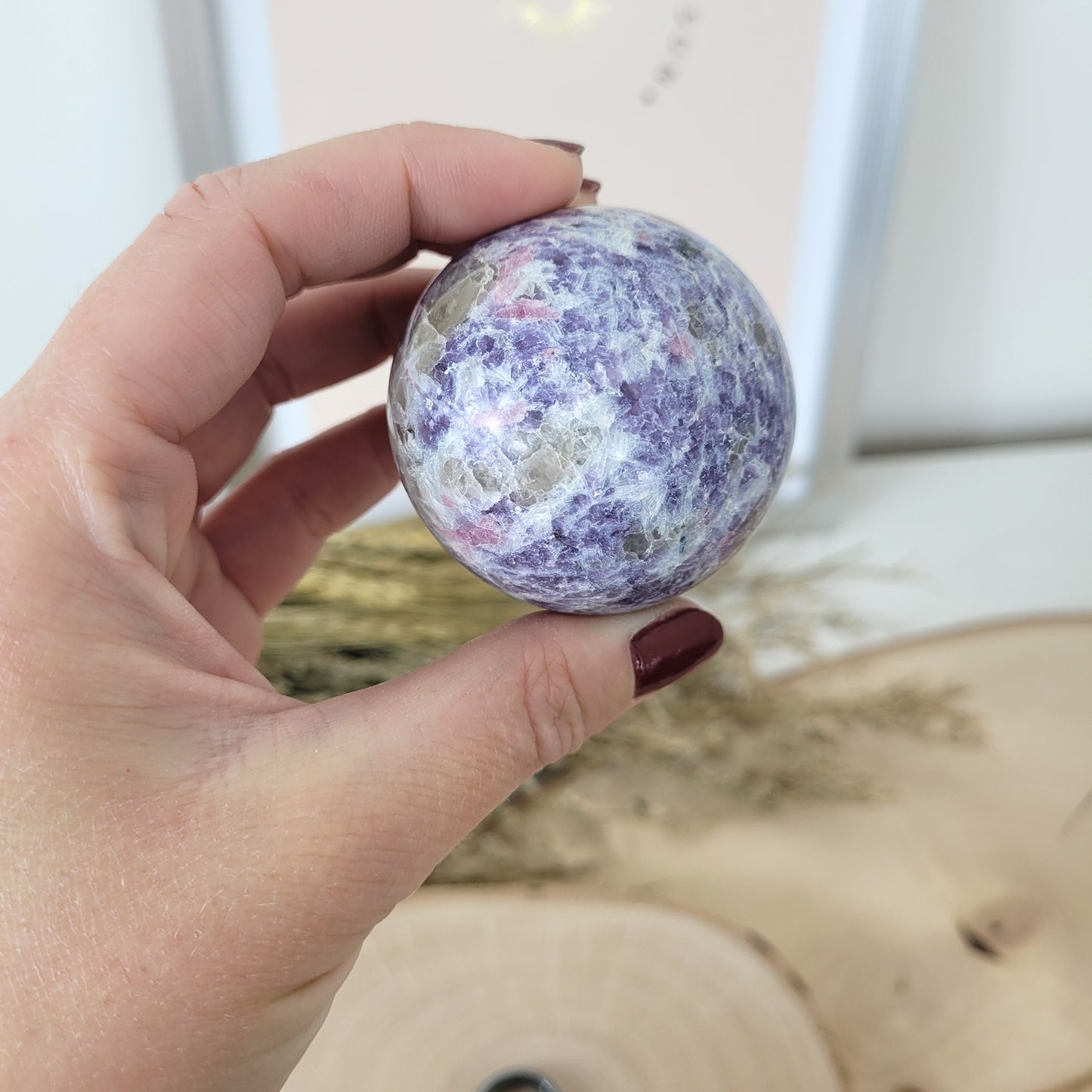 Pinker Turmalin in Lepidolith und Feldspat Unicorn Stone Kugel 4,9cm Durchmesser