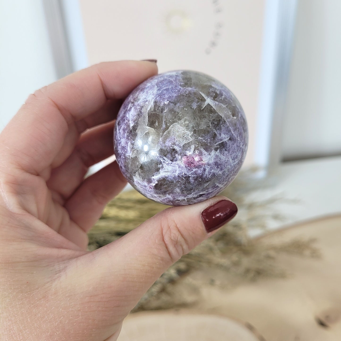 Pinker Turmalin in Lepidolith und Feldspat Unicorn Stone Kugel 4,7cm Durchmesser