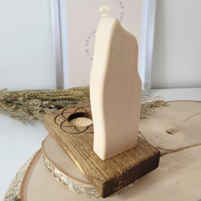 Zirbenholz Seelenlicht "Erzengel Sandalphon" Teelichthalter auf Nussholz Sockel mit Samen des Lebens Gravur, der Samen aus Zirbenholz und einem Edelstahl Lichtrad