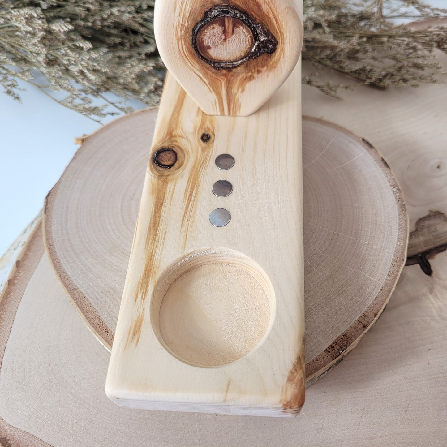 Zirbenholz Seelenlicht "Schutzflamme" Teelichthalter auf Zirbenholz Sockel mit Edelstahl Plättchen