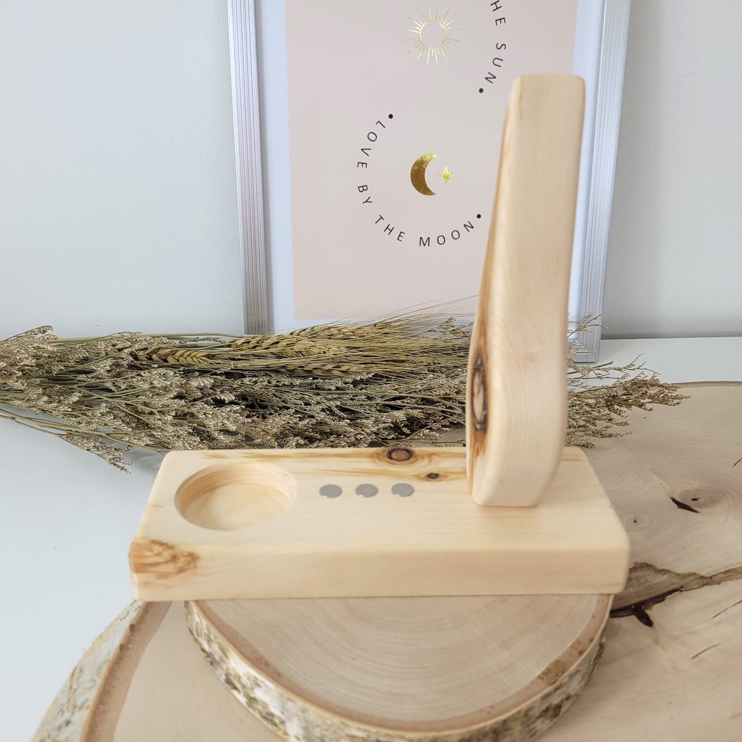 Zirbenholz Seelenlicht "Schutzflamme" Teelichthalter auf Zirbenholz Sockel mit Edelstahl Plättchen