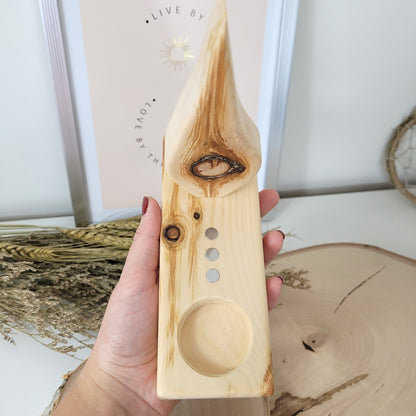 Zirbenholz Seelenlicht "Schutzflamme" Teelichthalter auf Zirbenholz Sockel mit Edelstahl Plättchen