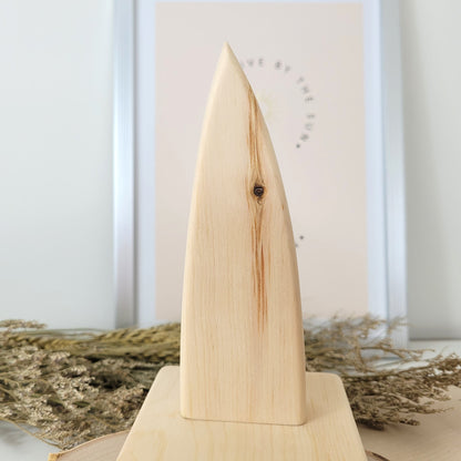 Zirbenholz Seelenlicht "Geborgenheit" Teelichthalter auf Zirbenholz Sockel mit Samen des Lebens Gravur, Samen aus Nussholz