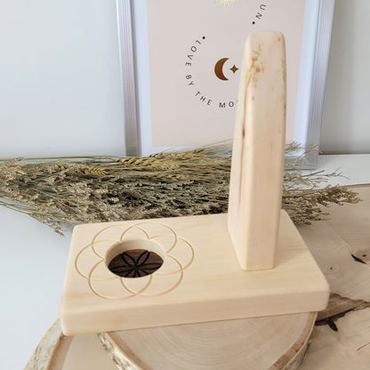 Zirbenholz Seelenlicht "Geborgenheit" Teelichthalter auf Zirbenholz Sockel mit Samen des Lebens Gravur, Samen aus Nussholz