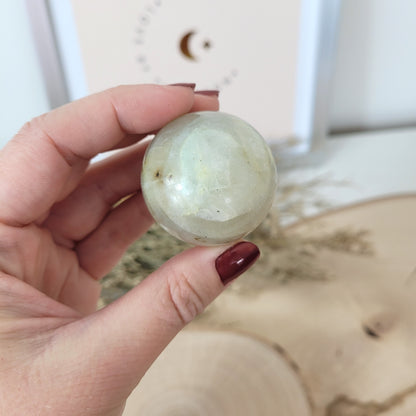 Grüner Mondstein Kugel 3,8cm Durchmesser