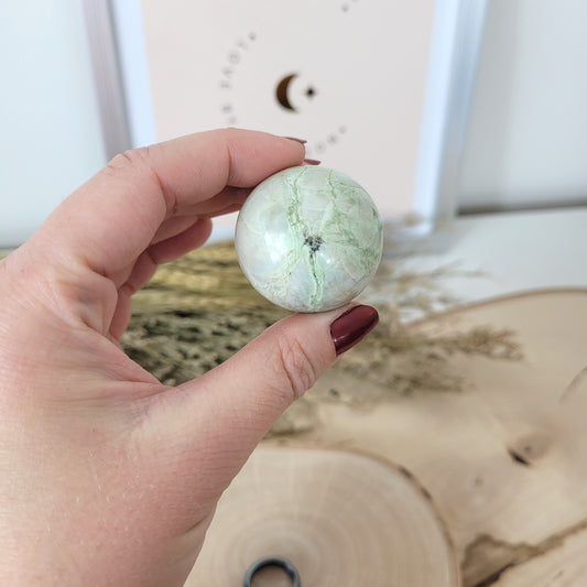 Grüner Mondstein Kugel 3,5cm Durchmesser