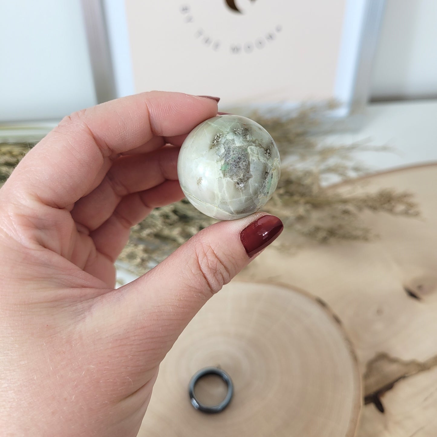 Grüner Mondstein Kugel 3,1cm Durchmesser