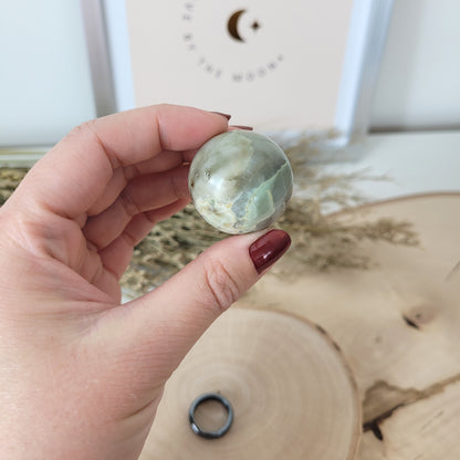 Grüner Mondstein Kugel 3,1cm Durchmesser