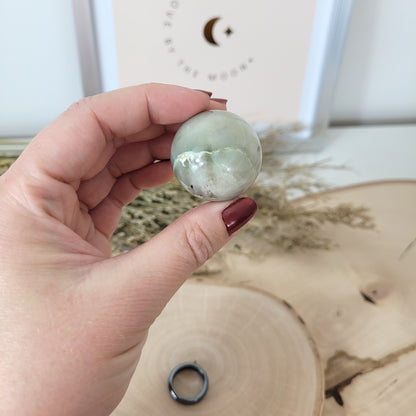 Grüner Mondstein Kugel 3,1cm Durchmesser