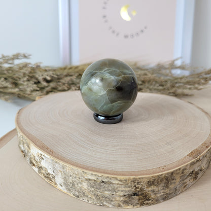 Grüner Mondstein Kugel 4,1cm Durchmesser