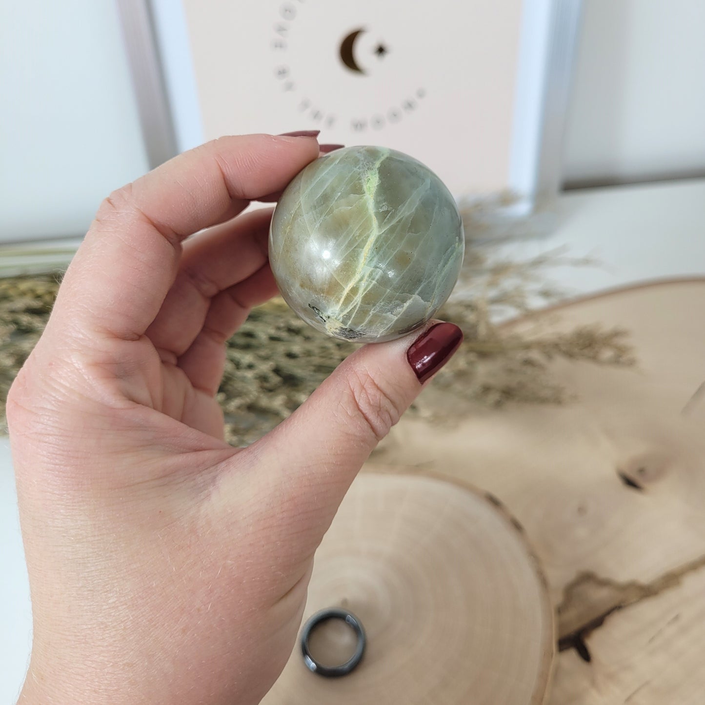 Grüner Mondstein Kugel 4,1cm Durchmesser