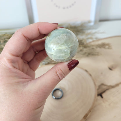 Grüner Mondstein Kugel 3,8cm Durchmesser