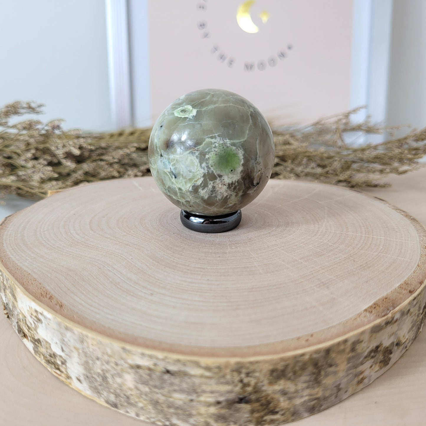 Grüner Mondstein Kugel 4,3cm Durchmesser