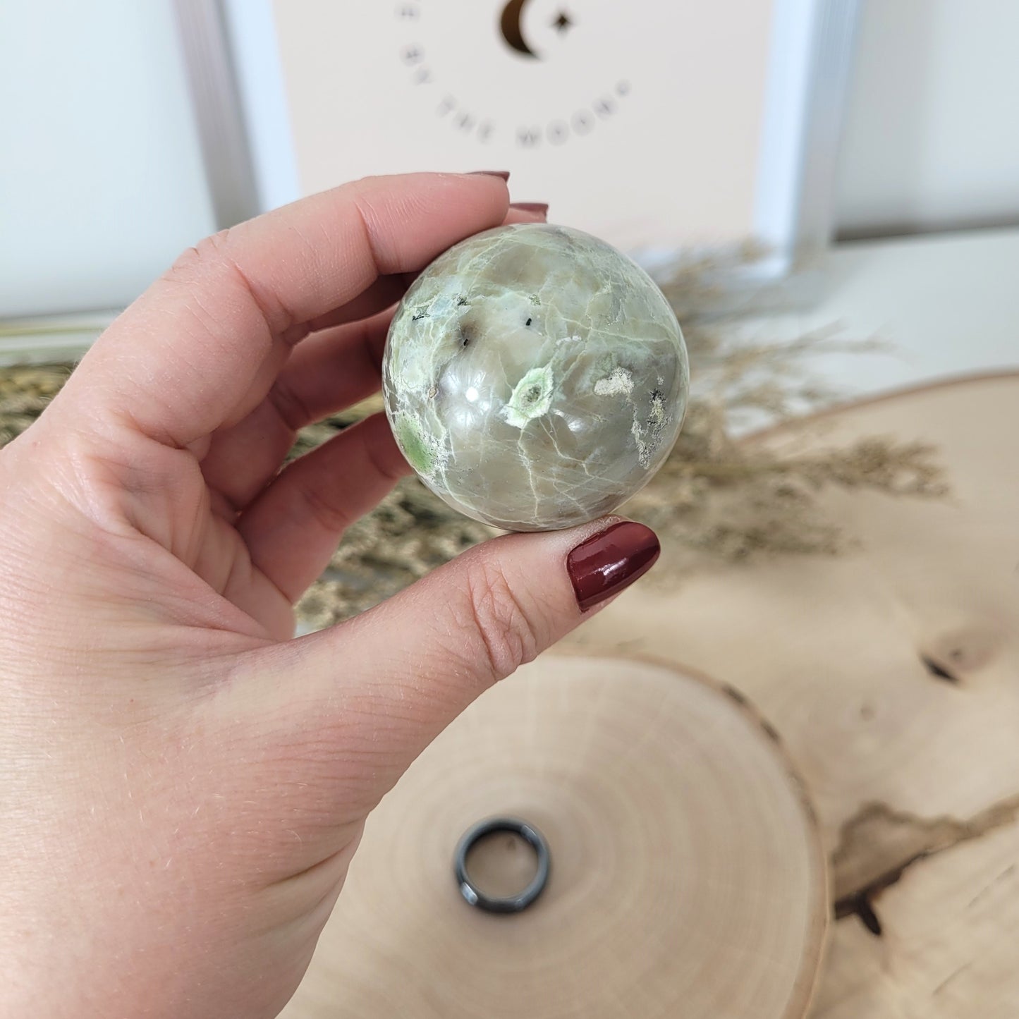 Grüner Mondstein Kugel 4,3cm Durchmesser