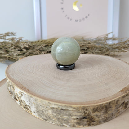 Grüner Mondstein Kugel 3,3cm Durchmesser