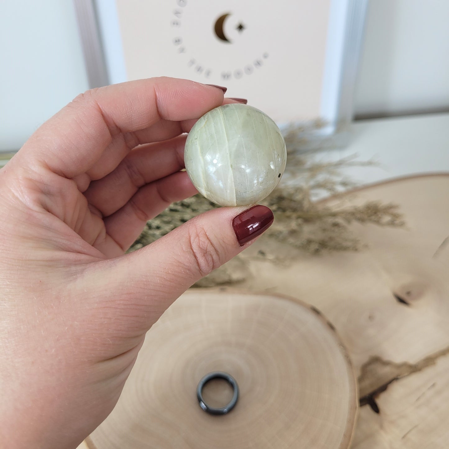 Grüner Mondstein Kugel 3,3cm Durchmesser