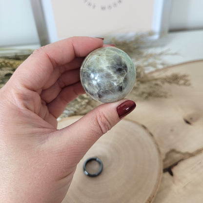 Grüner Mondstein Kugel 3,8cm Durchmesser