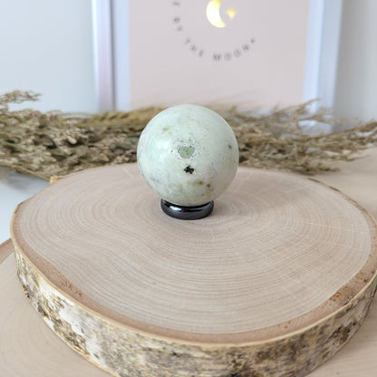 Grüner Mondstein Kugel 4,2cm Durchmesser