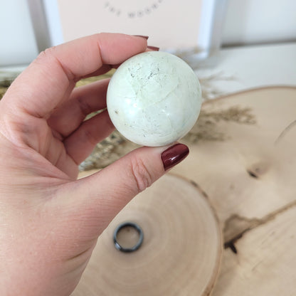 Grüner Mondstein Kugel 4,2cm Durchmesser