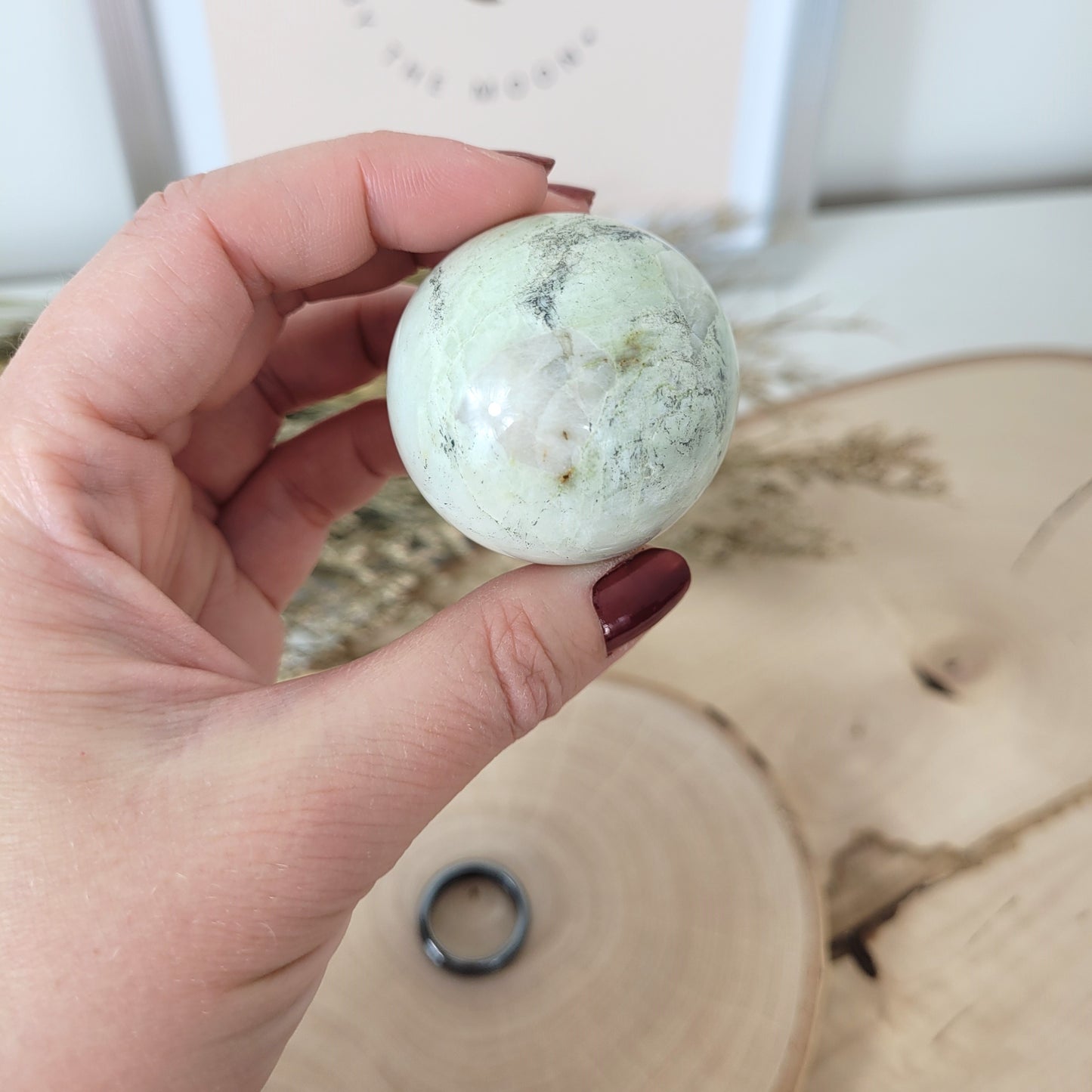 Grüner Mondstein Kugel 4,2cm Durchmesser