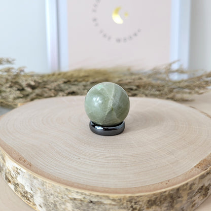Grüner Mondstein Kugel 2,6cm Durchmesser