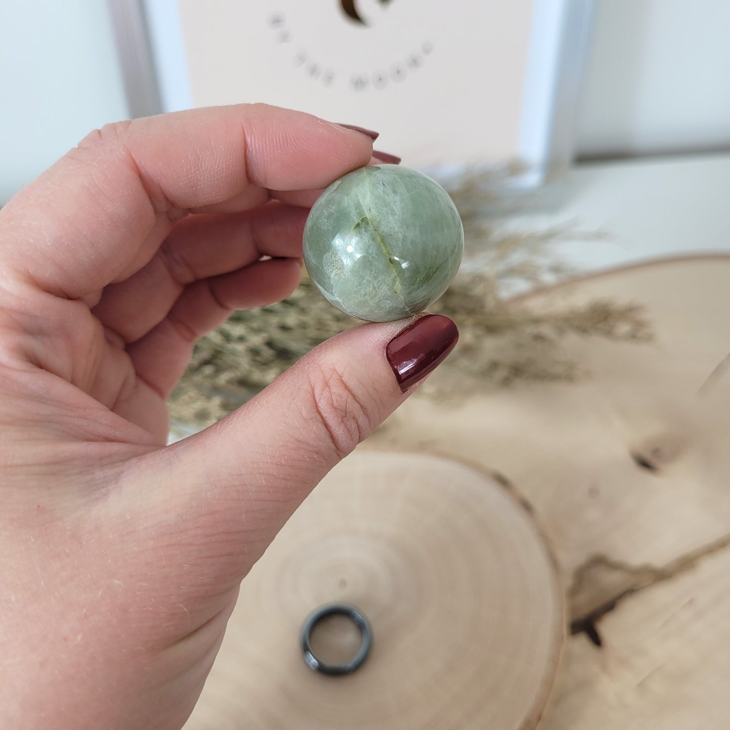 Grüner Mondstein Kugel 2,6cm Durchmesser