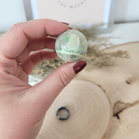 Grüner Mondstein Kugel 2,9cm Durchmesser