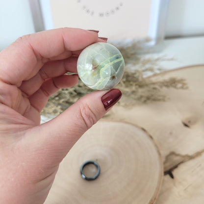 Grüner Mondstein Kugel 2,9cm Durchmesser