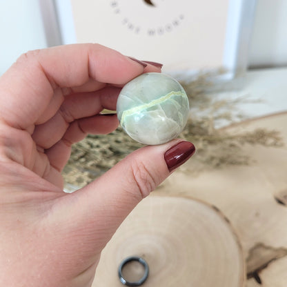 Grüner Mondstein Kugel 2,9cm Durchmesser