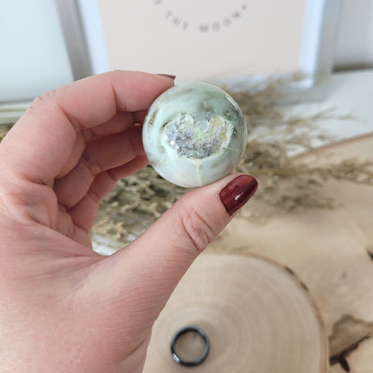 Grüner Mondstein Kugel 3,5cm Durchmesser