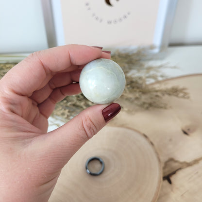 Grüner Mondstein Kugel 3,1cm Durchmesser