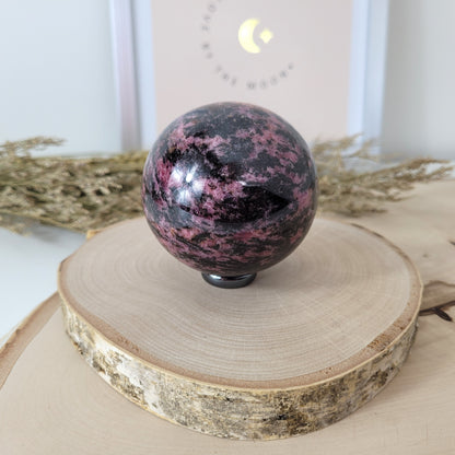 Rhodonit Kugel 6,7cm Durchmesser