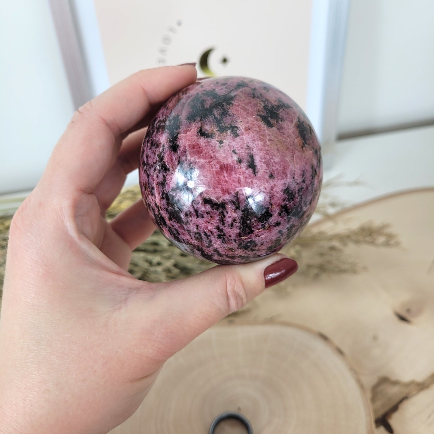 Rhodonit Kugel 6,7cm Durchmesser