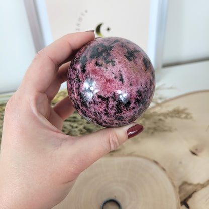 Rhodonit Kugel 6,7cm Durchmesser