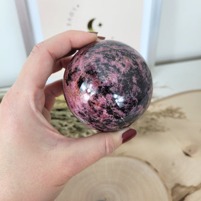 Rhodonit Kugel 6,7cm Durchmesser