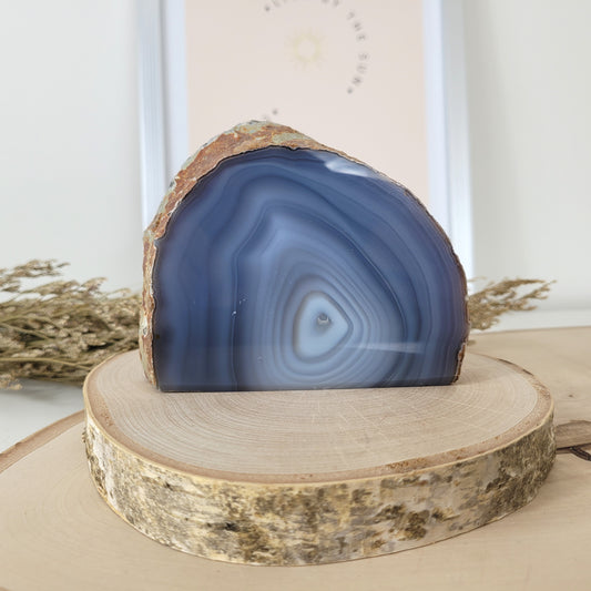 Achat Geode mit Standfläche blaugraue Naturfarbe mit Chalcedon 8,3 x 10,3 cm, 573g